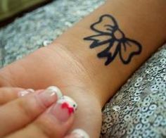 tatouage noeud hello kitty