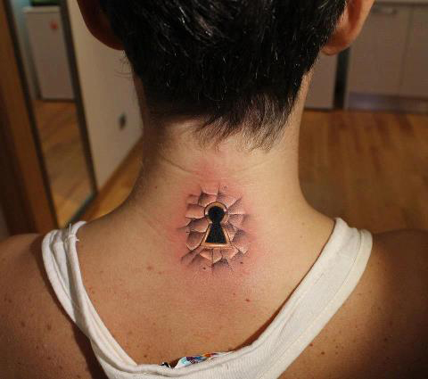 tatouage noeud nuque femme