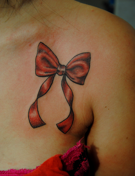 tatouage noeud omoplate