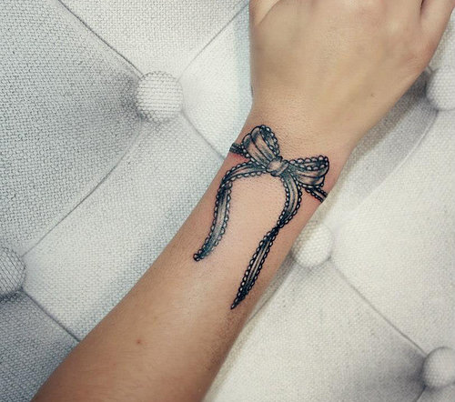 tatouage noeud papillon