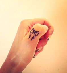 tatouage noeud simple