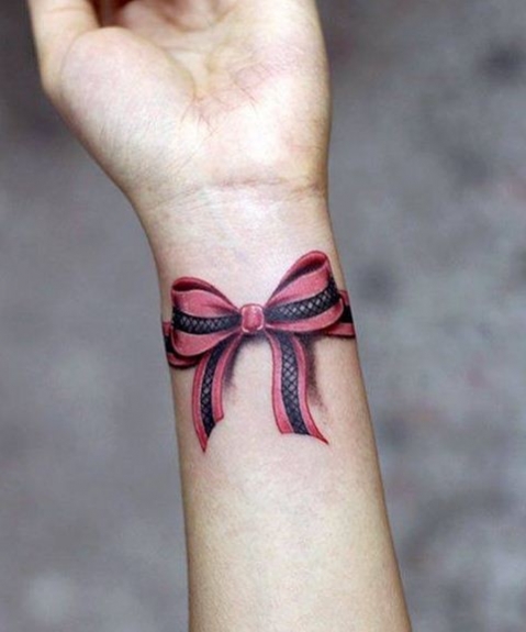 tatouage noeud sur le poignet