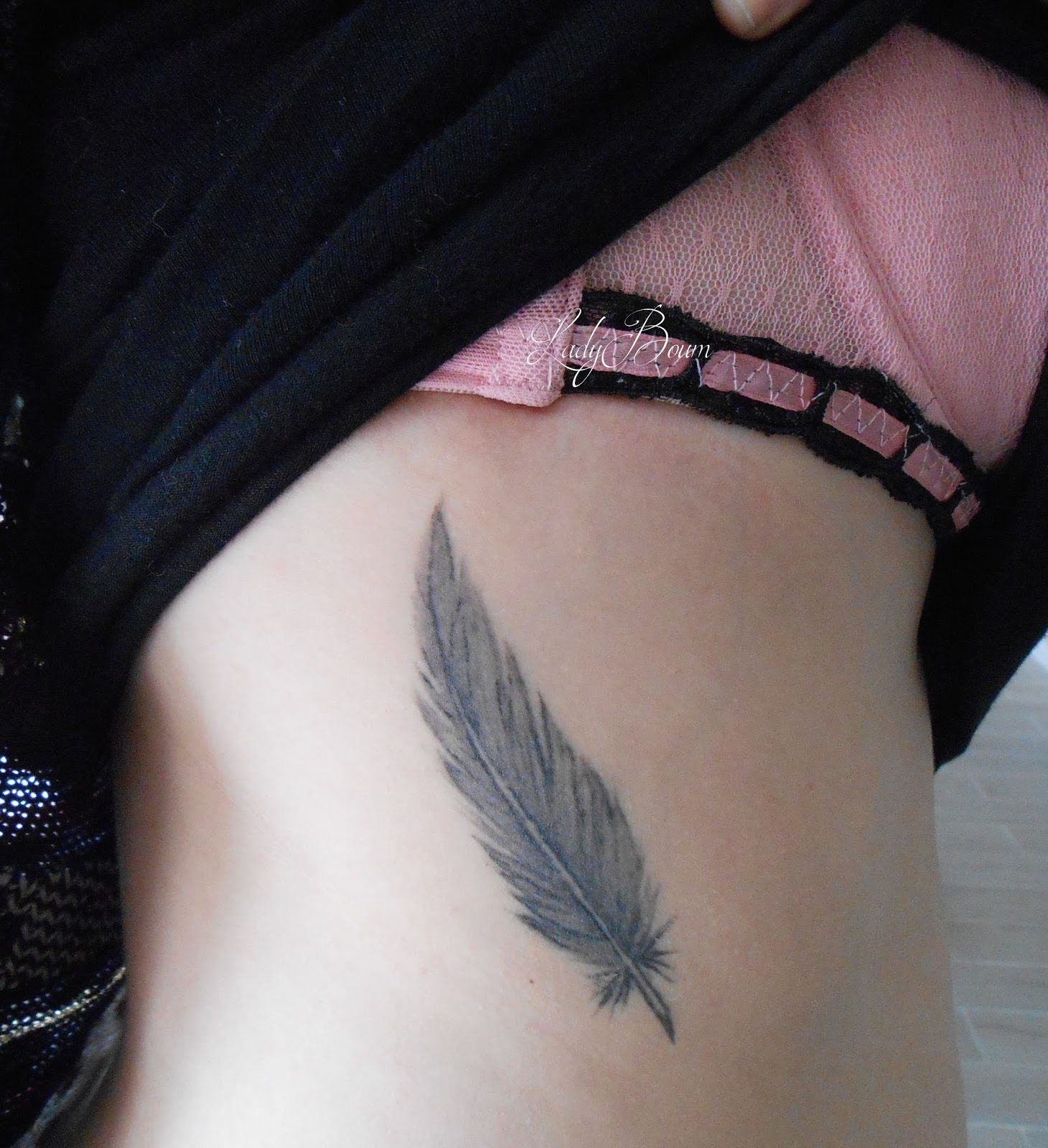 tatouage noeud sur les cotes