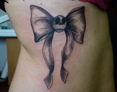 tatouage noeud tête de mort