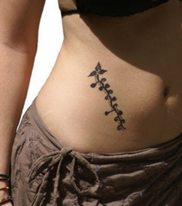 tatouage noeud ventre