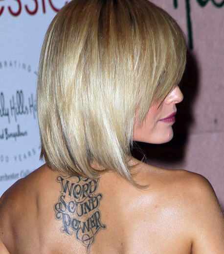tatouage nuque caroline receveur
