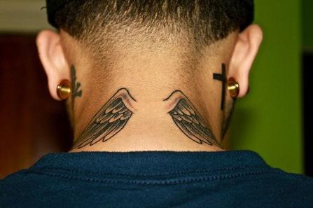 tatouage nuque cou homme