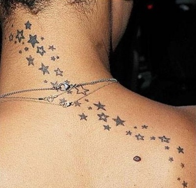 tatouage nuque etoile