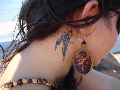tatouage nuque femme