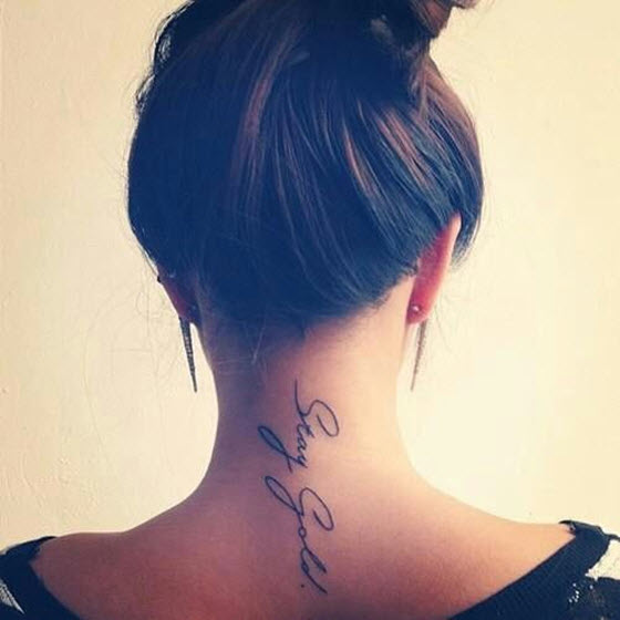 tatouage nuque femme