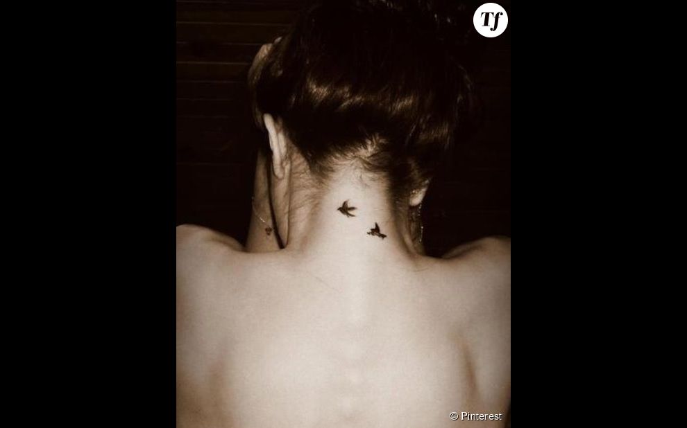 tatouage nuque femme oiseau
