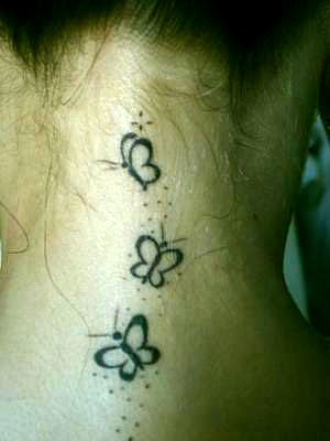 tatouage nuque femme papillon