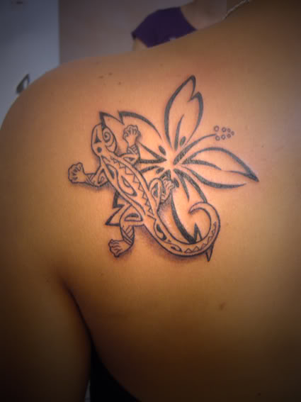 tatouage nuque fleur polynésienne