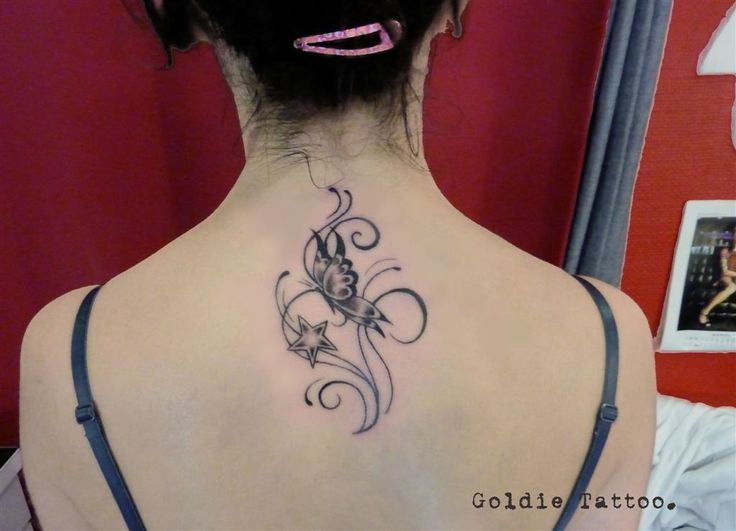tatouage nuque papillon