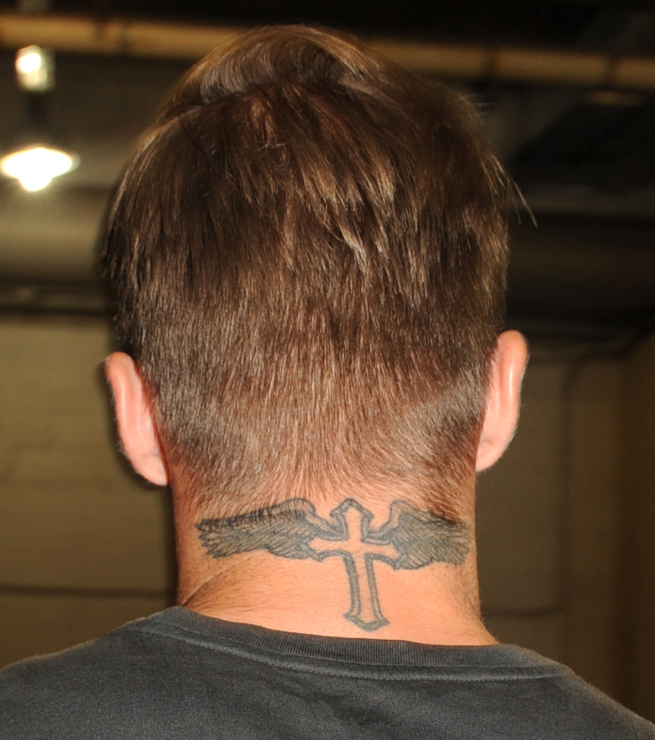 tatouage nuque pour homme