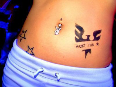 tatouage o ventre