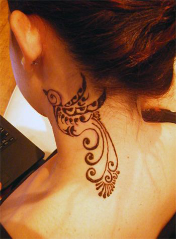 Tatouage oiseau arabesque