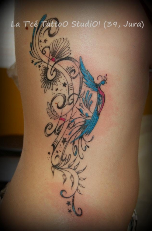 tatouage oiseau arabesque