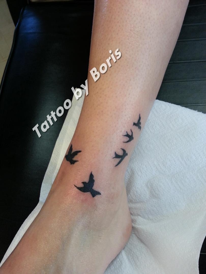 tatouage oiseau cheville