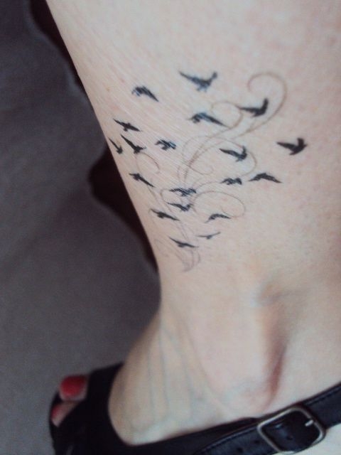 tatouage oiseau cheville