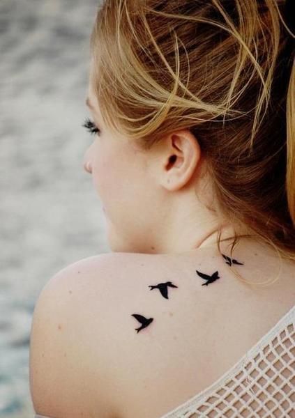 tatouage oiseau cheville