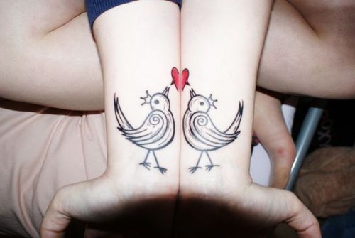 tatouage oiseau coeur