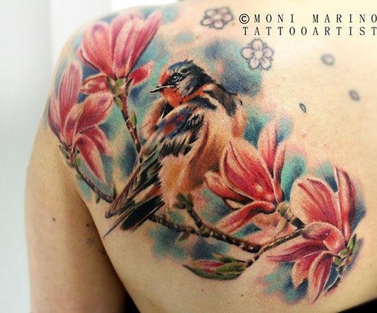 tatouage oiseau en couleur