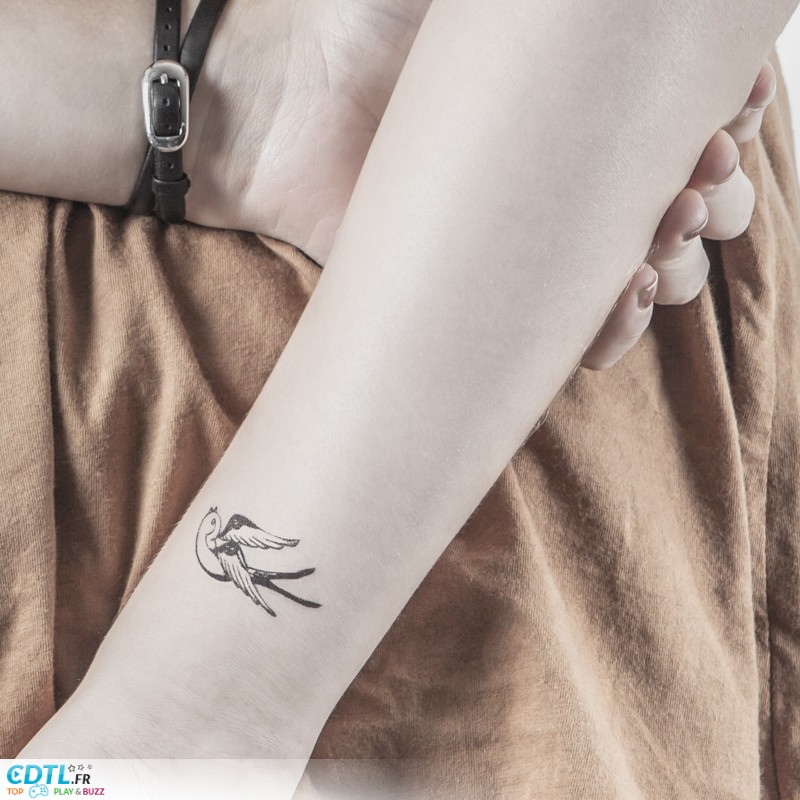 tatouage oiseau fin