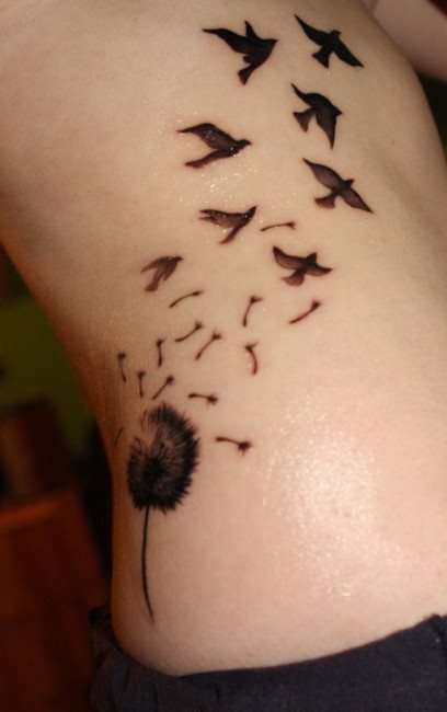 tatouage oiseau flanc