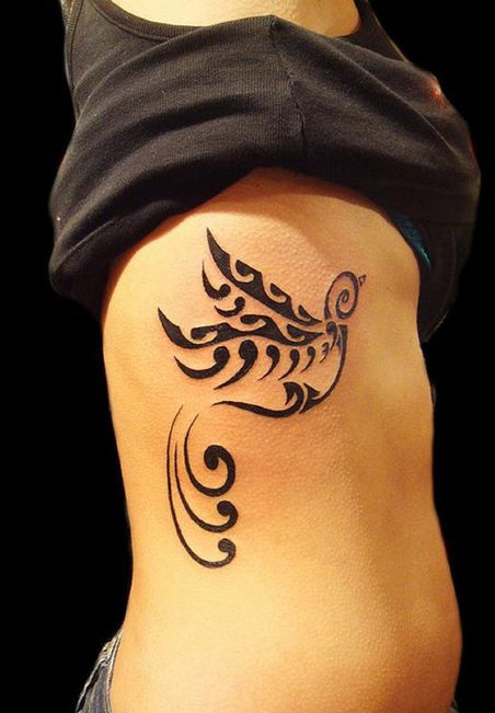tatouage oiseau flanc