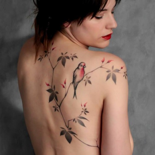 tatouage oiseau fleur