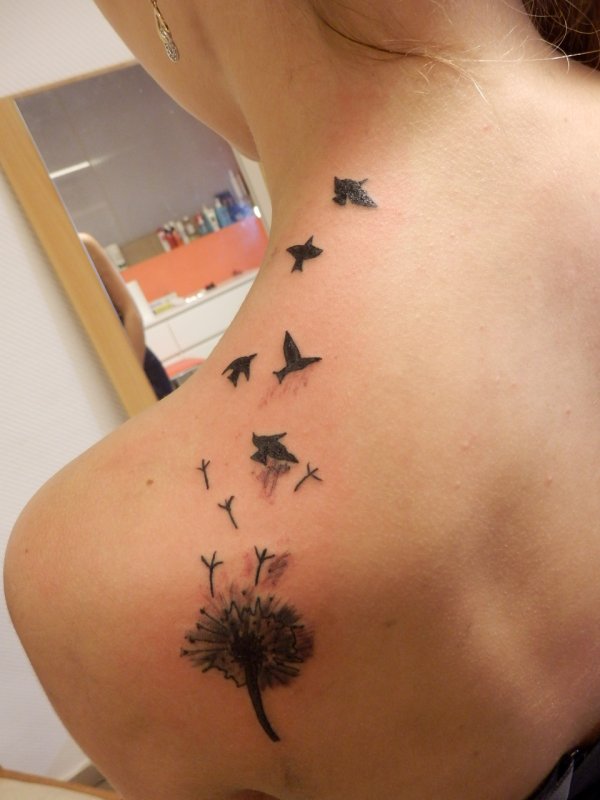 tatouage oiseau fleur