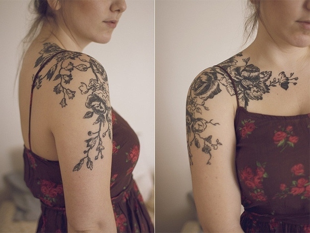 tatouage oiseau fleur