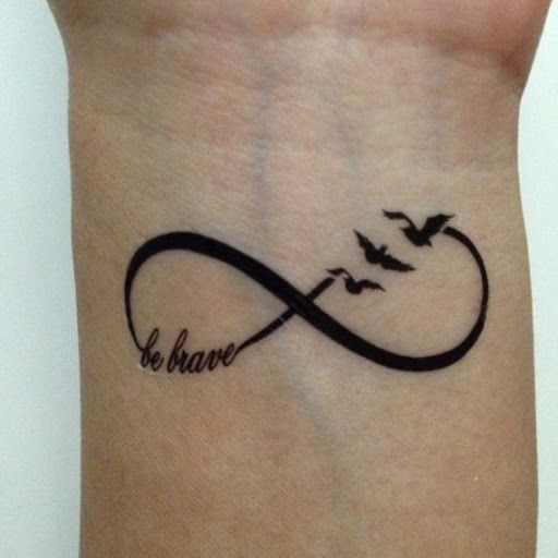 tatouage oiseau infini
