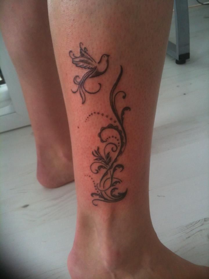 tatouage oiseau mollet