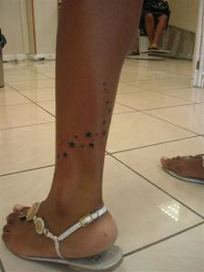 tatouage oiseau mollet