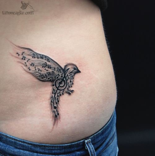 tatouage oiseau noir et blanc