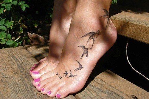 tatouage oiseau pied