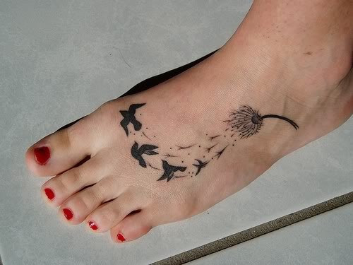 tatouage oiseau pied