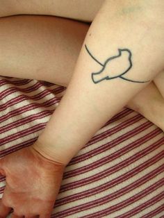 tatouage oiseau stylisé