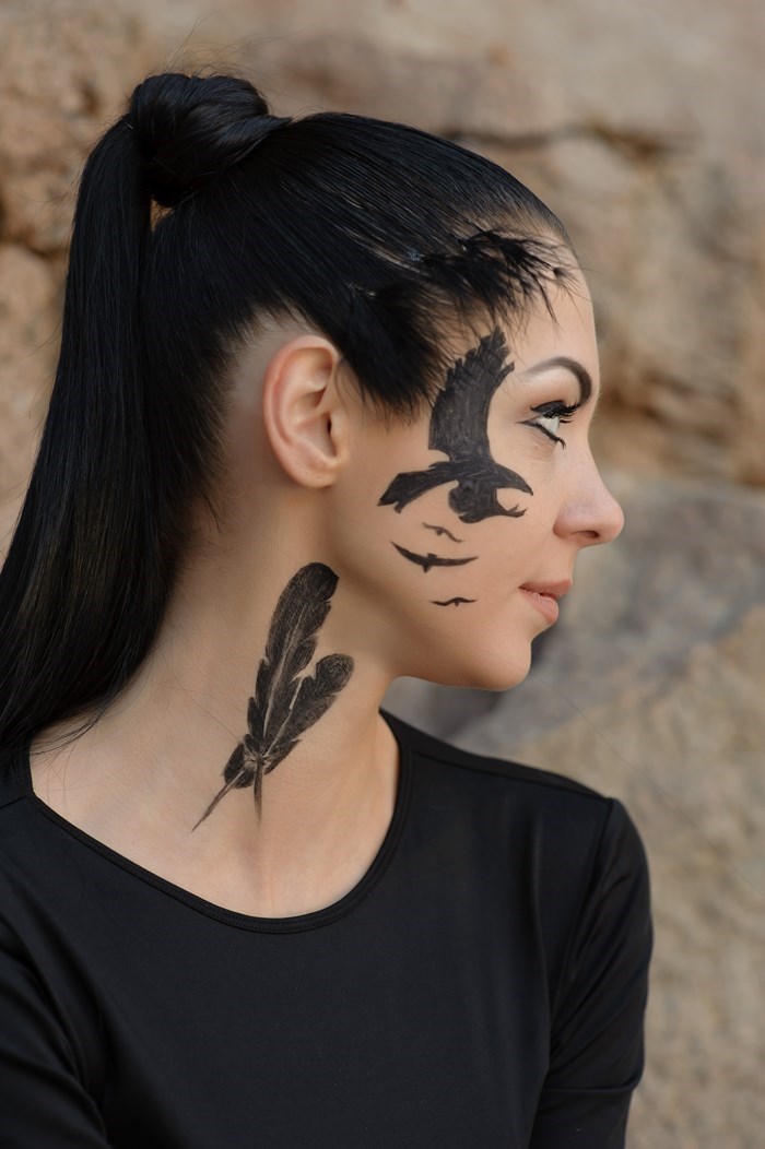 tatouage oiseau visage