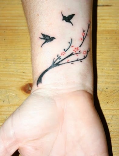 tatouage oiseaux sur une branche