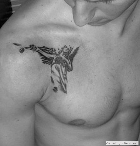 tatouage omoplate ange