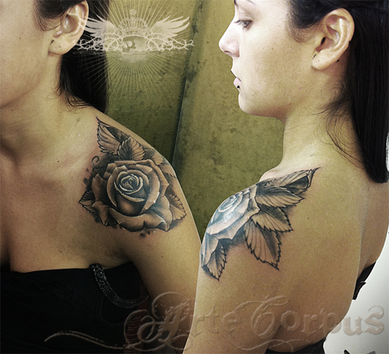 tatouage omoplate devant