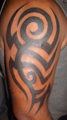 tatouage omoplate et soutien gorge