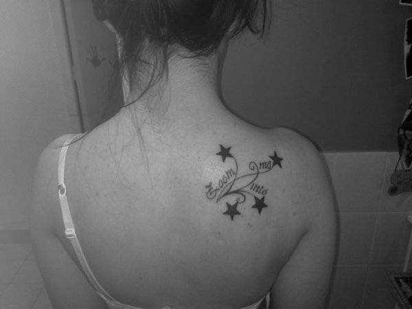 tatouage omoplate etoile