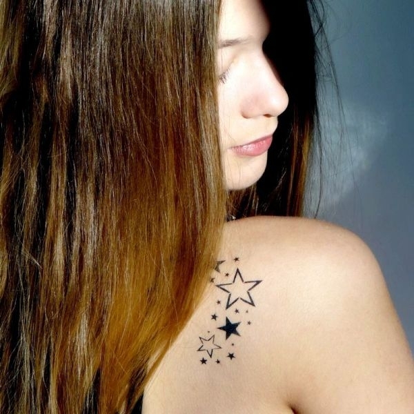 tatouage omoplate etoile