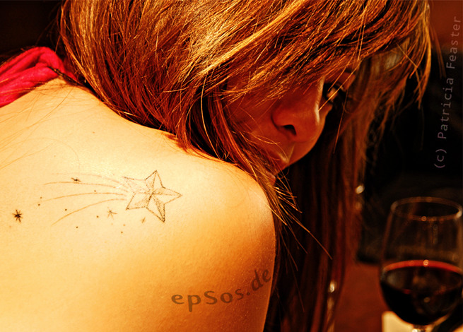 tatouage omoplate etoile