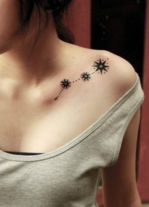 tatouage omoplate femme discret