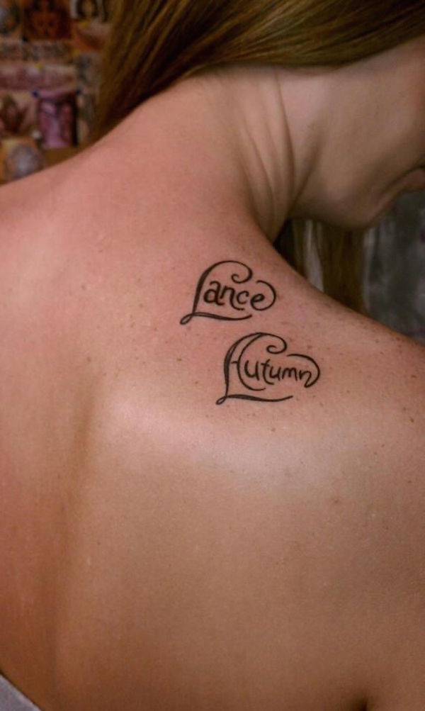 tatouage omoplate fille